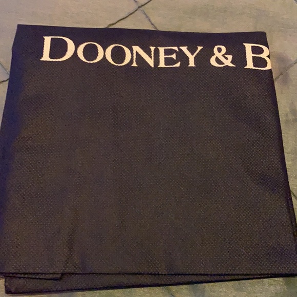 Dooney & Bourke north/south triple zip red leather. - Picture 7 of 7